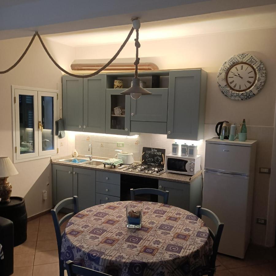 Chez Elle Apartment อิมเปรีอา ภายนอก รูปภาพ