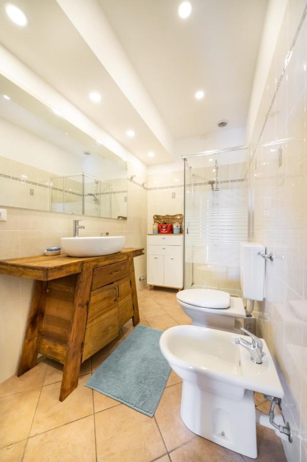 Chez Elle Apartment อิมเปรีอา ภายนอก รูปภาพ