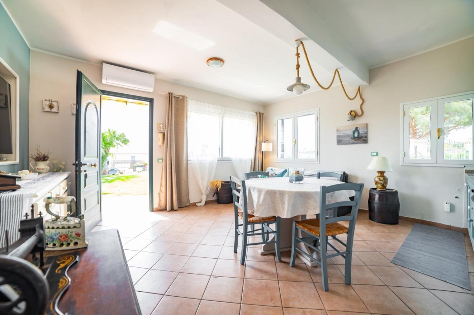 Chez Elle Apartment อิมเปรีอา ห้อง รูปภาพ
